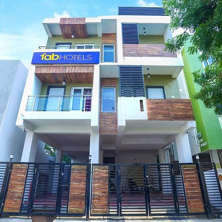 Fabexpress Town Space Apartment - Nr Gopalakrishna Theatre チェンナイ エクステリア 写真