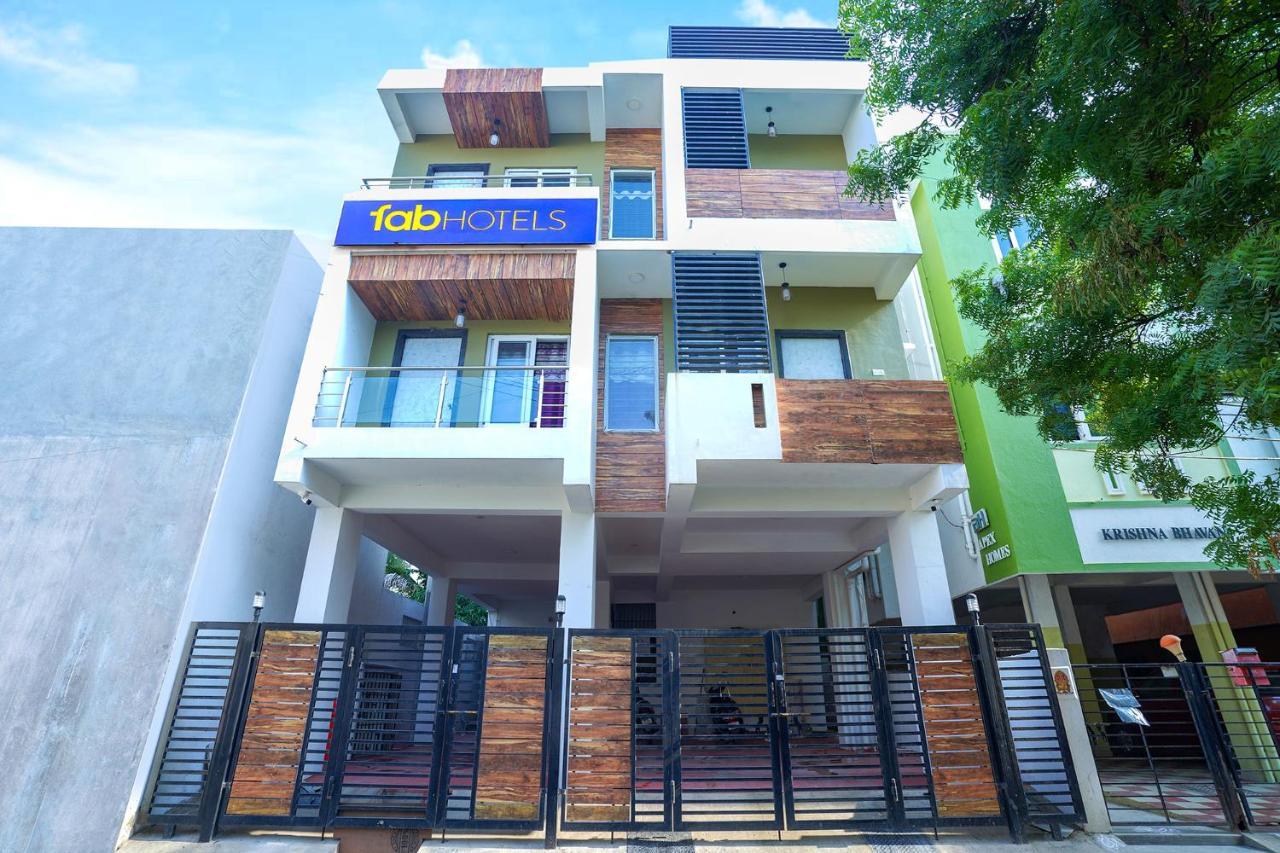 Fabexpress Town Space Apartment - Nr Gopalakrishna Theatre チェンナイ エクステリア 写真